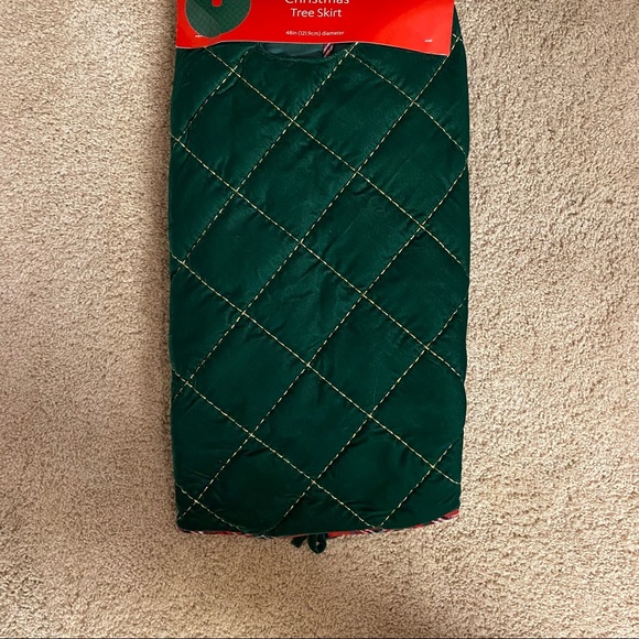 Green Christmas Tree Skirt - Picture 1 of 7